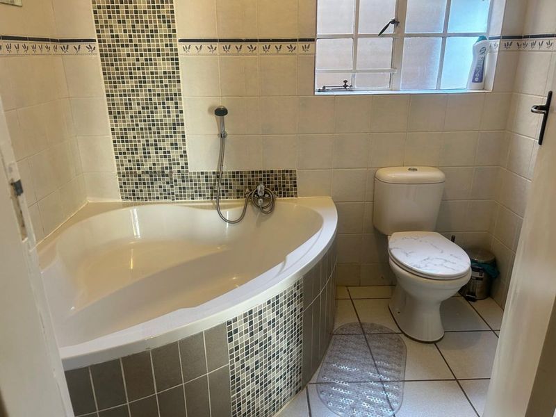 Townhouse For Sale in Bendor - Photo 7