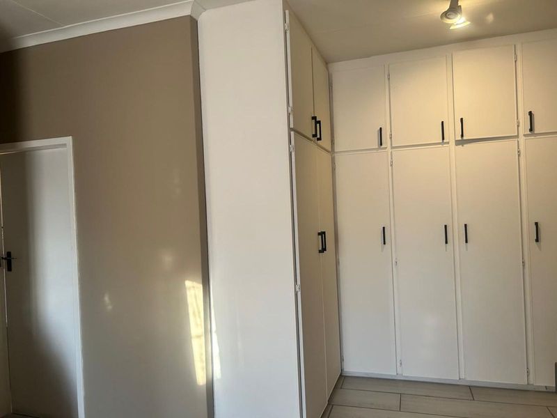 Townhouse For Sale in Bendor - Photo 6