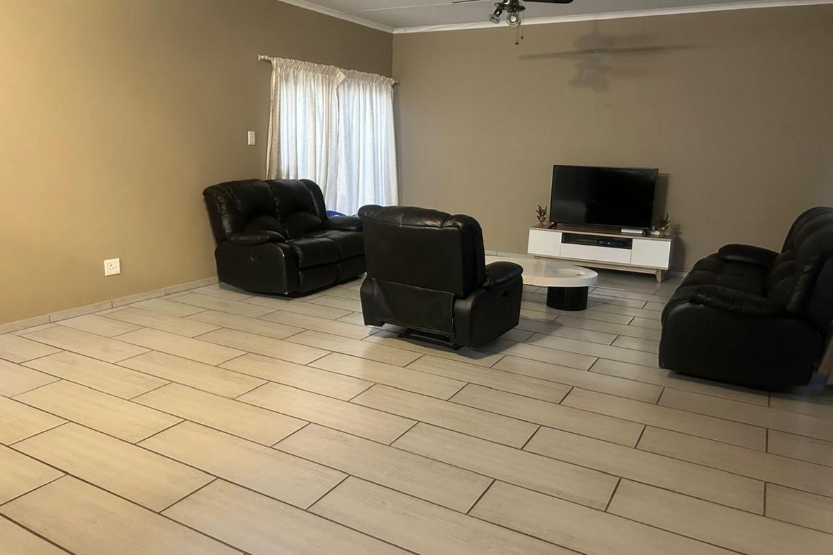 Townhouse For Sale in Bendor - Photo 2