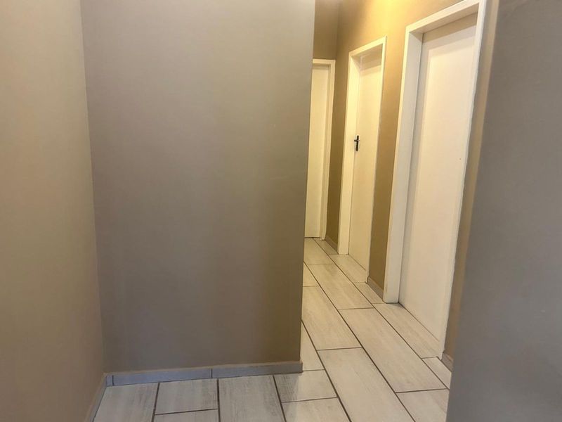 Townhouse For Sale in Bendor - Photo 5