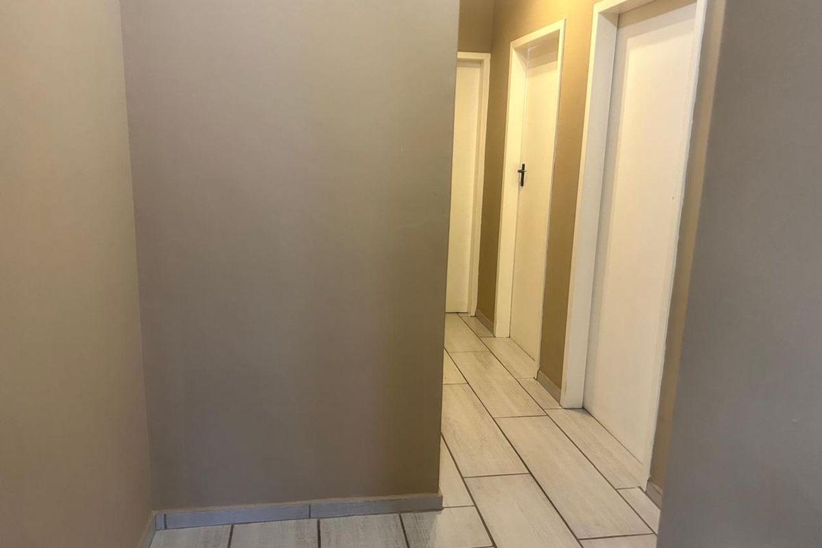 Townhouse For Sale in Bendor - Photo 5