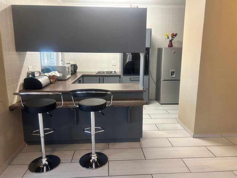 Townhouse For Sale in Bendor - Photo 3