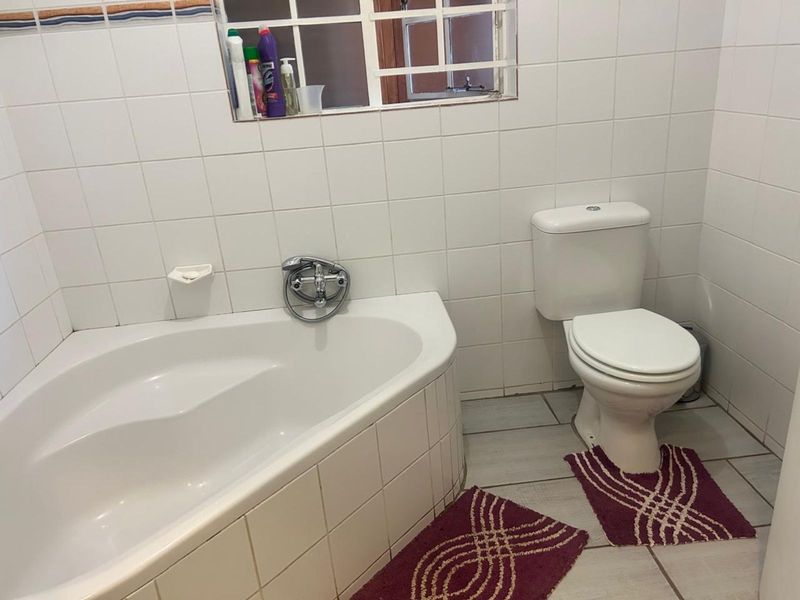 Townhouse For Sale in Bendor - Photo 8