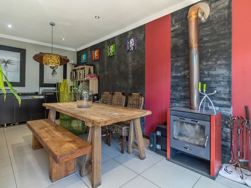 House For Sale in Summerset - Photo 2