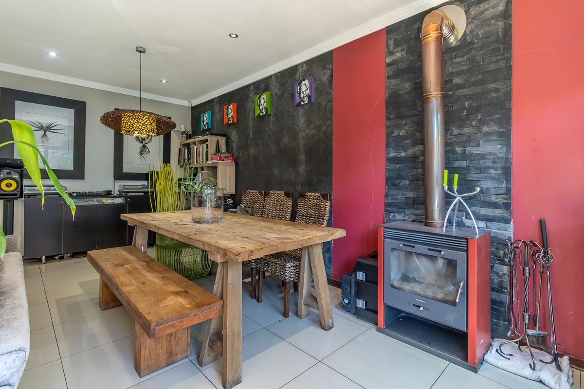 House For Sale in Summerset - Photo 2