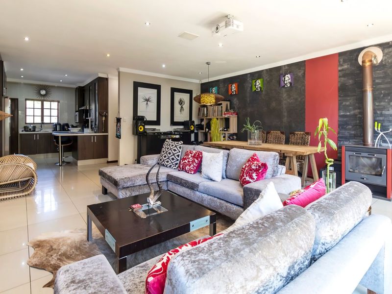 House For Sale in Summerset - Photo 8