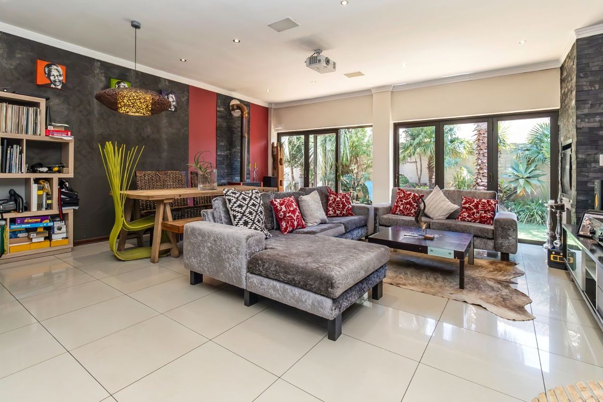 House For Sale in Summerset - Photo 5