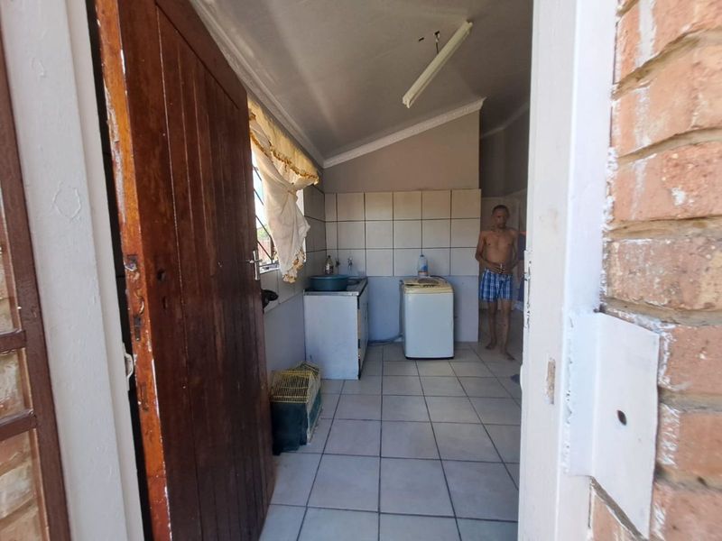 House For Sale in Roodepan - Photo 6