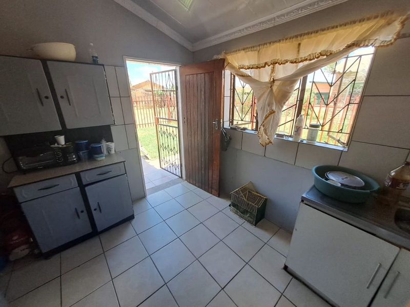 House For Sale in Roodepan - Photo 5