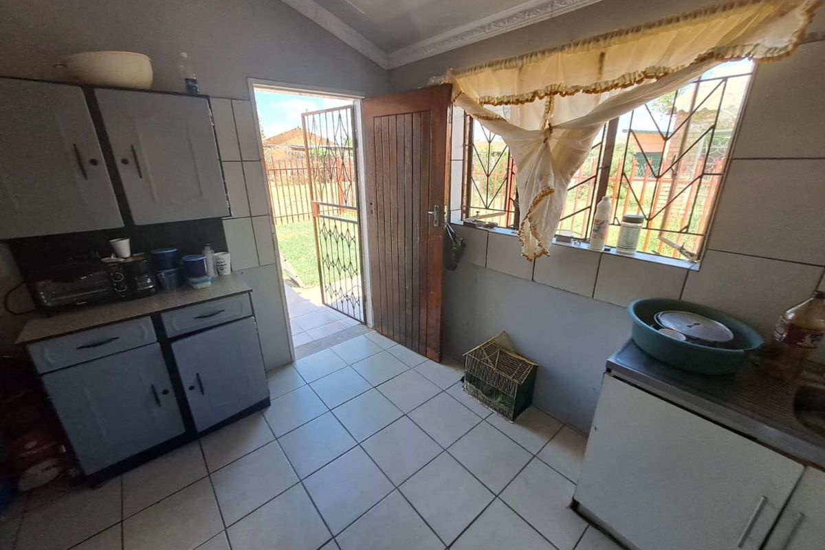 House For Sale in Roodepan - Photo 5