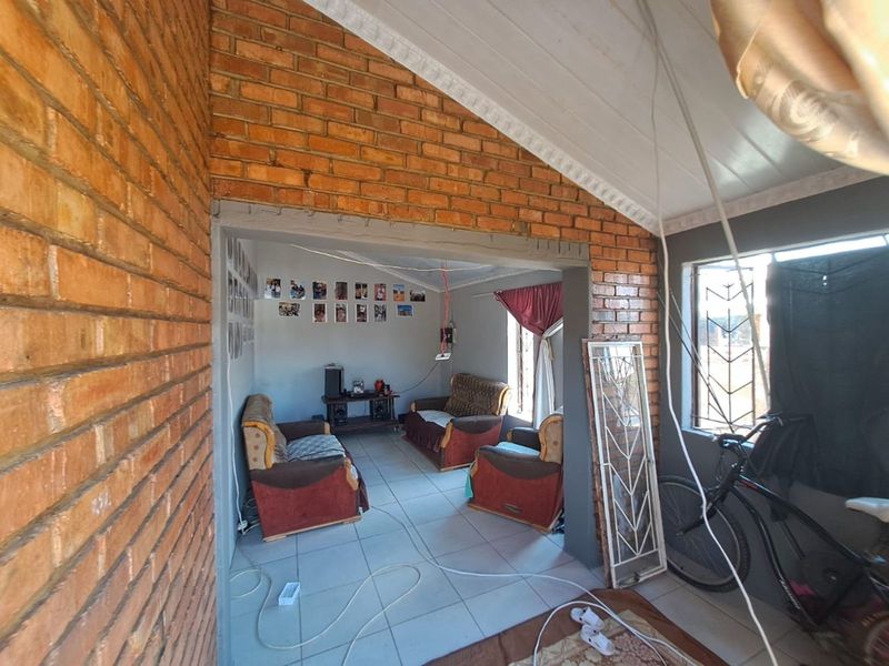 House For Sale in Roodepan - Photo 4