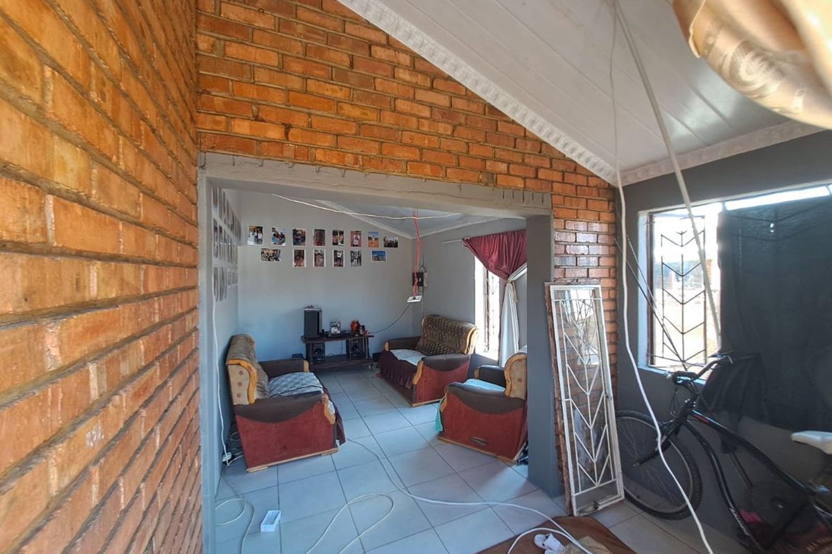 House For Sale in Roodepan - Photo 4