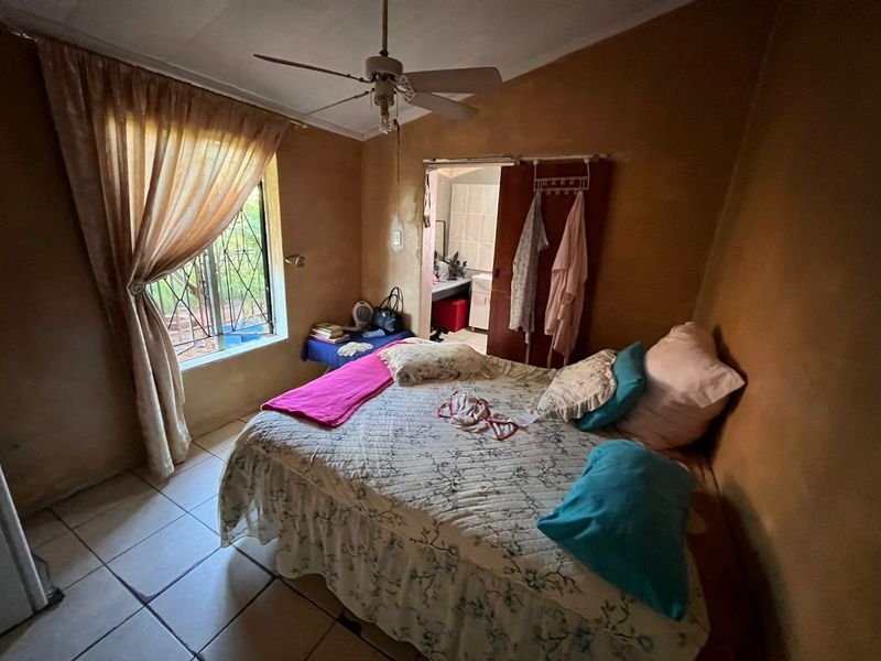 House For Sale in Roodepan - Photo 6