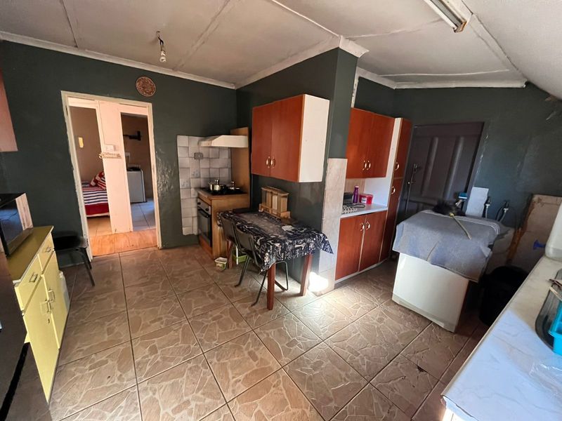 House For Sale in Roodepan - Photo 5