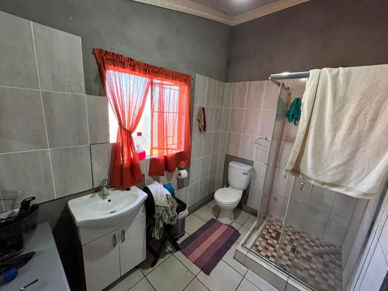 House For Sale in Roodepan - Photo 9