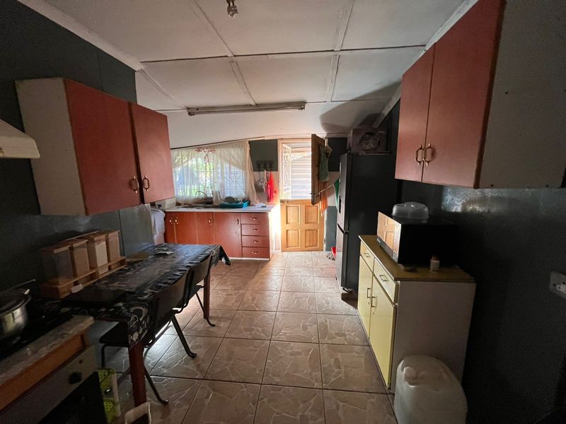 House For Sale in Roodepan - Photo 4