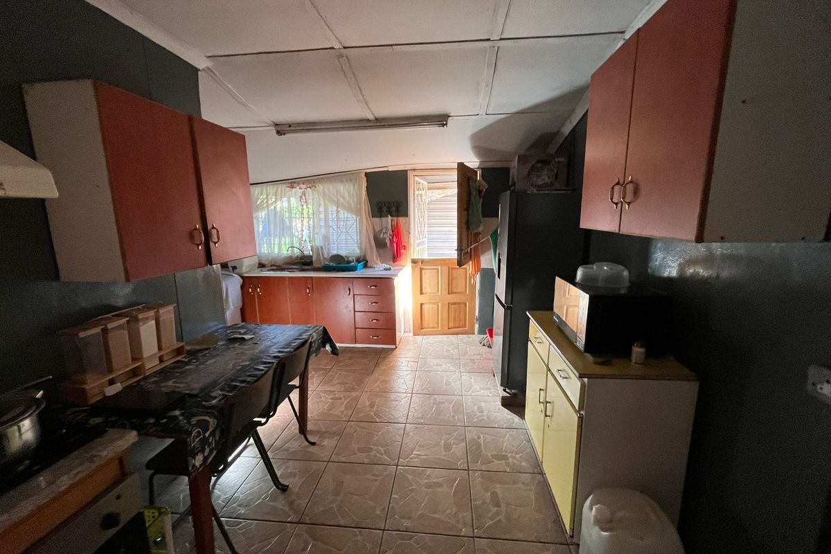 House For Sale in Roodepan - Photo 4