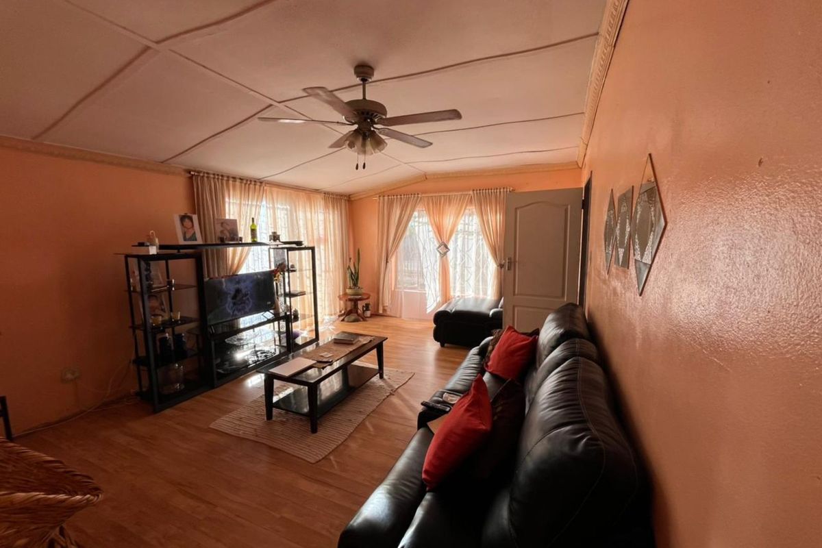 House For Sale in Roodepan - Photo 3