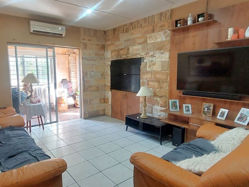 House For Sale in Pine Acres - Photo 5