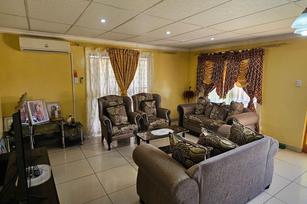 House For Sale in Roodepan - Photo 3