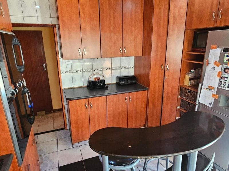 House For Sale in De Beers - Photo 6