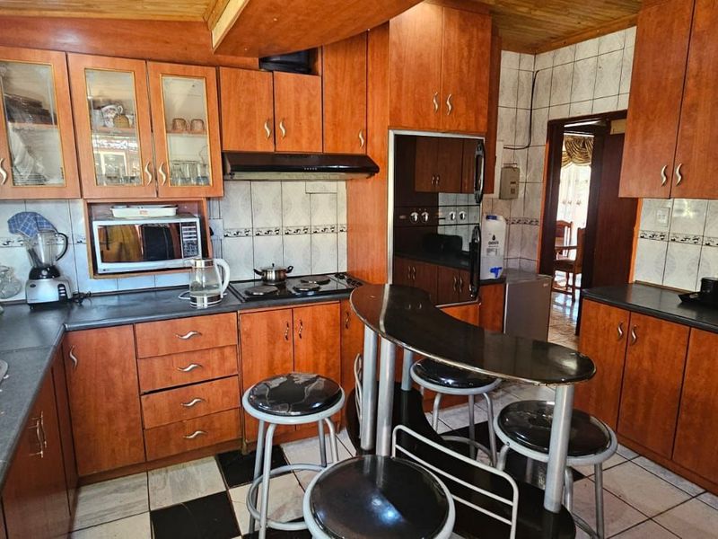 House For Sale in De Beers - Photo 4