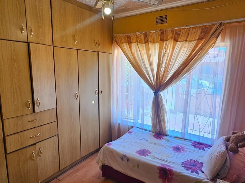 House For Sale in De Beers - Photo 10