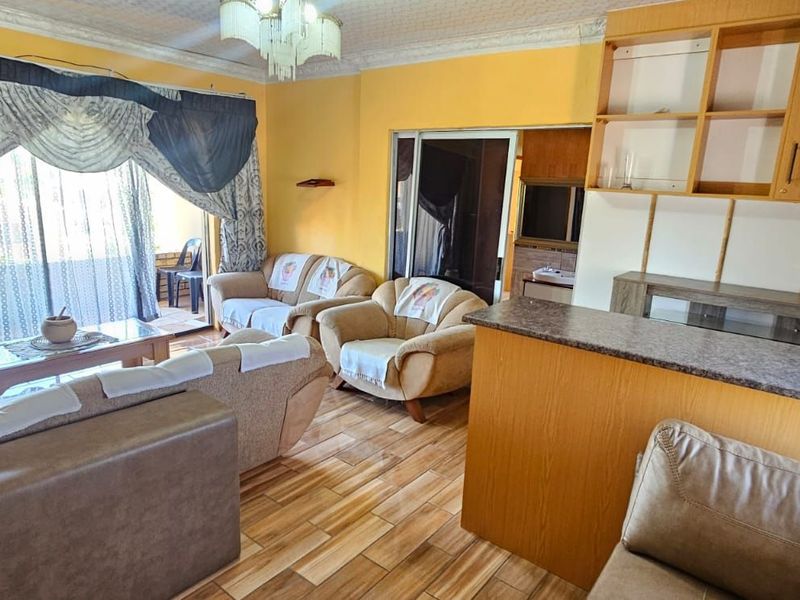 House For Sale in De Beers - Photo 3