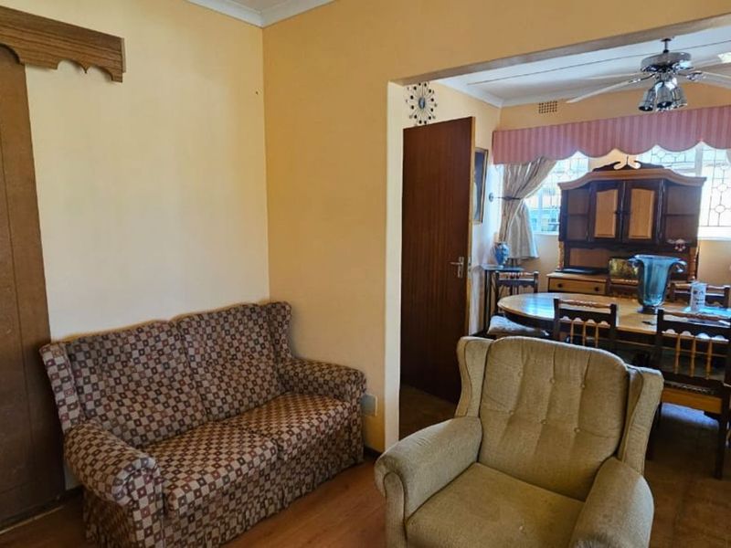 House For Sale in Roodepan - Photo 2