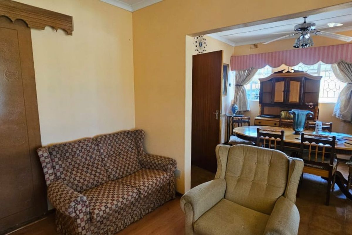 House For Sale in Roodepan - Photo 2