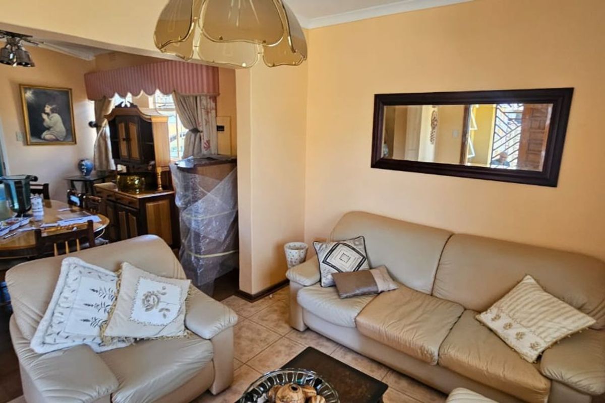 House For Sale in Roodepan - Photo 5