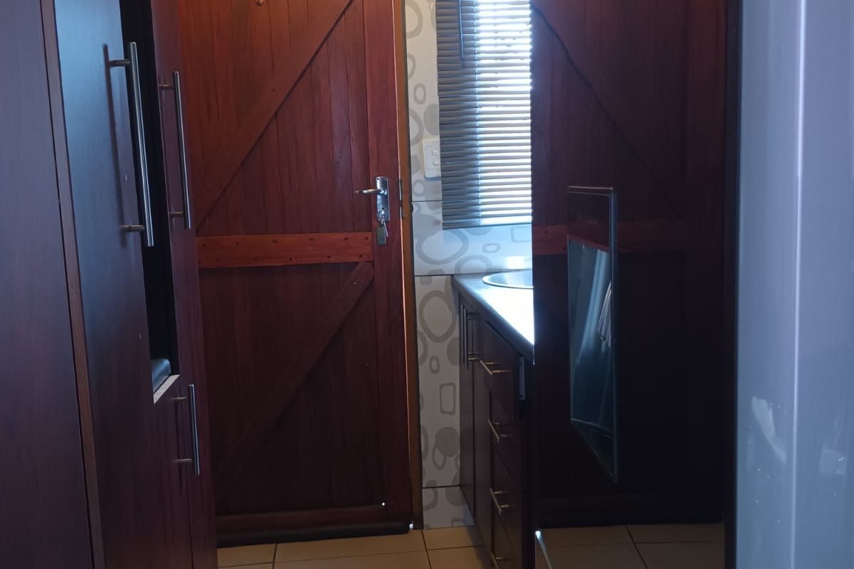 Townhouse For Sale in Soshanguve Ext - Photo 4