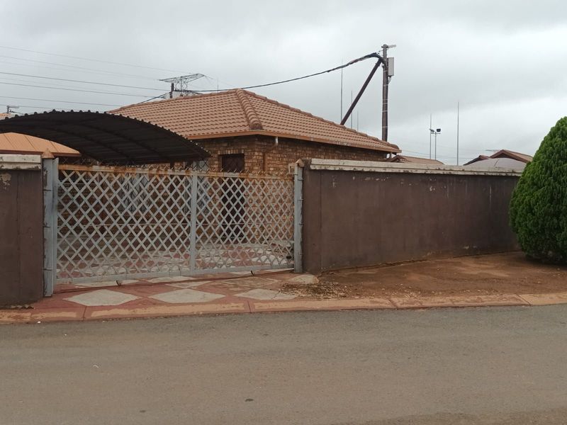 Townhouse For Sale in Soshanguve Ext - Photo 7