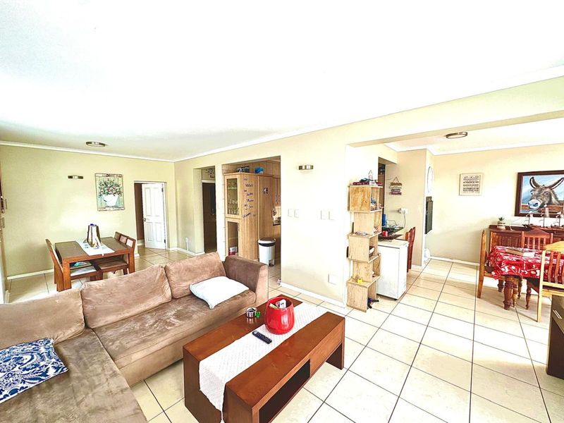 House For Sale in Pinnacle Point Golf Estate - Photo 4