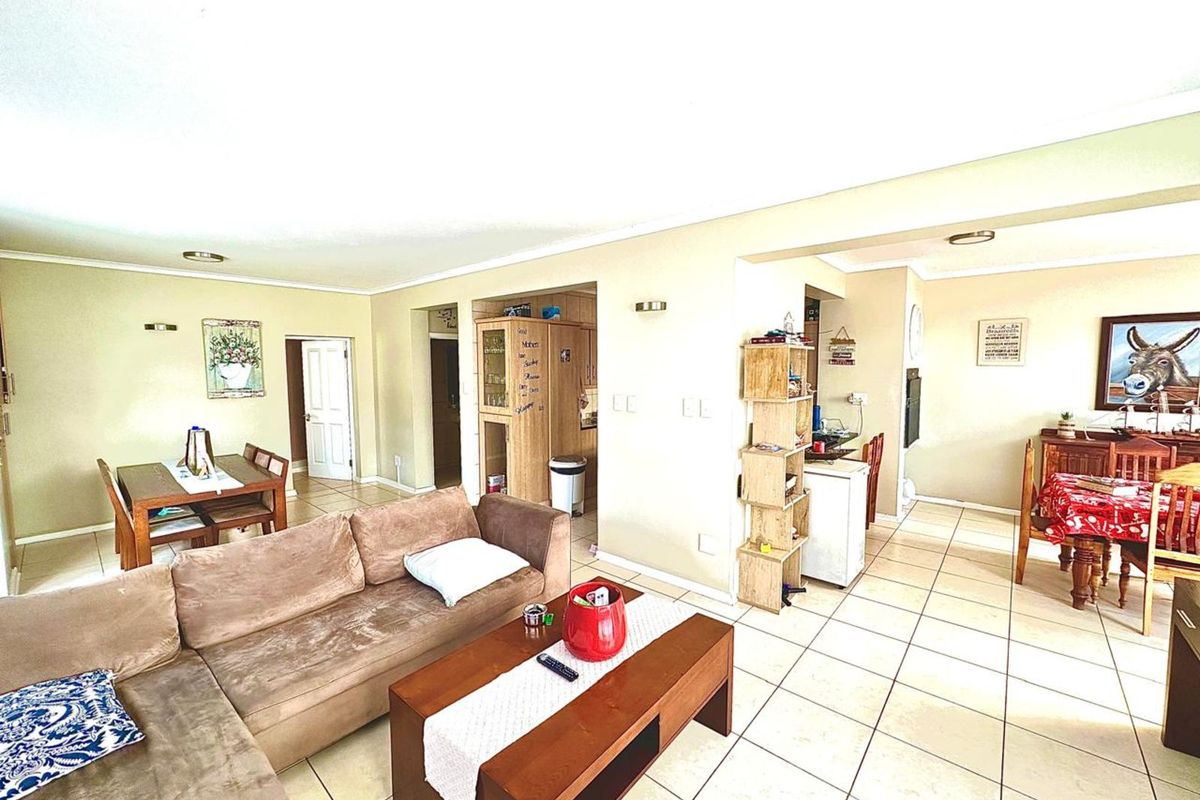 House For Sale in Pinnacle Point Golf Estate - Photo 4