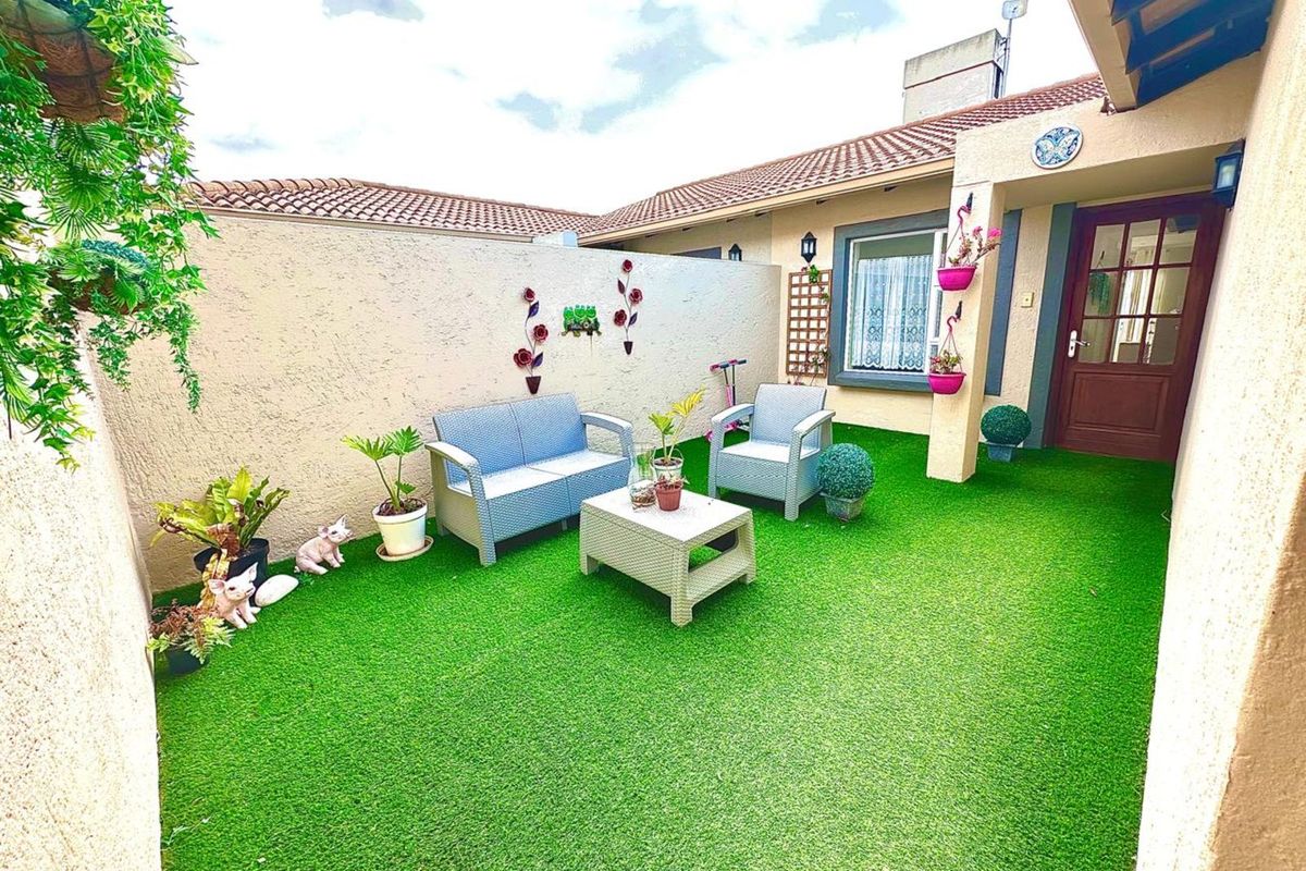 House For Sale in Pinnacle Point Golf Estate - Photo 2