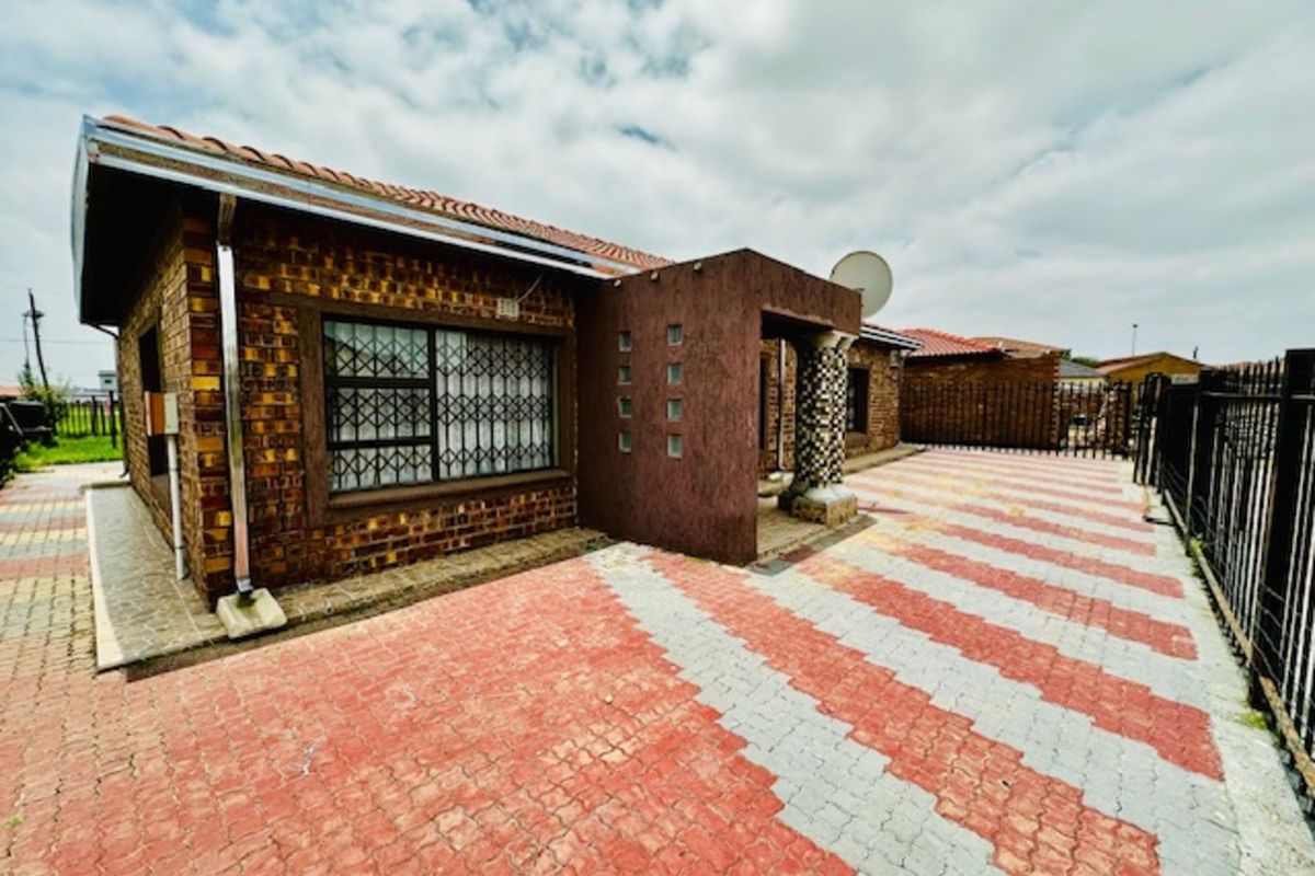 House For Sale in Embalenhle - Photo 2