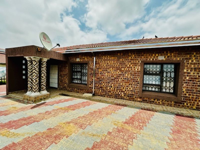 House For Sale in Embalenhle - Photo 3
