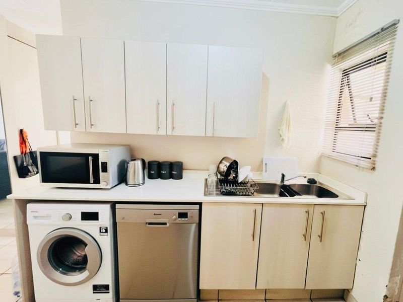 Apartment For Sale in Beverley - Photo 2