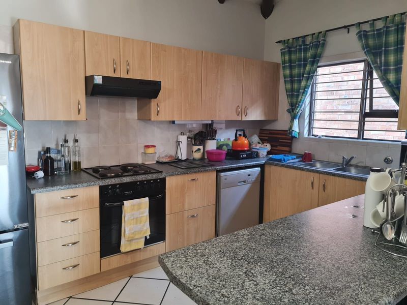 Townhouse For Sale in North Riding AH - Photo 6