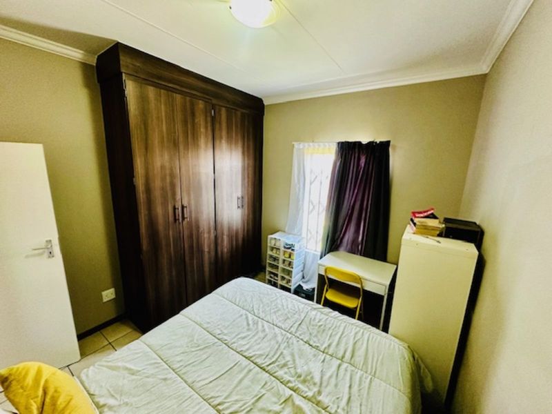 Townhouse For Sale in Terra Nova - Photo 10