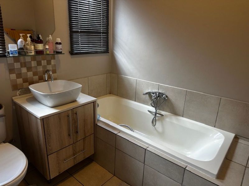 Townhouse For Sale in Terra Nova - Photo 7