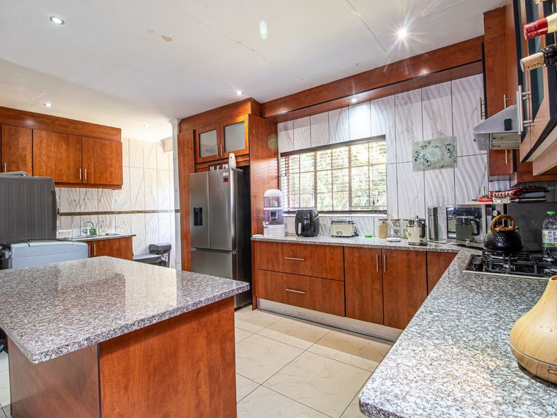 Townhouse For Sale in Doornpoort - Photo 10