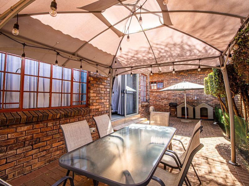 Townhouse For Sale in Doornpoort - Photo 2