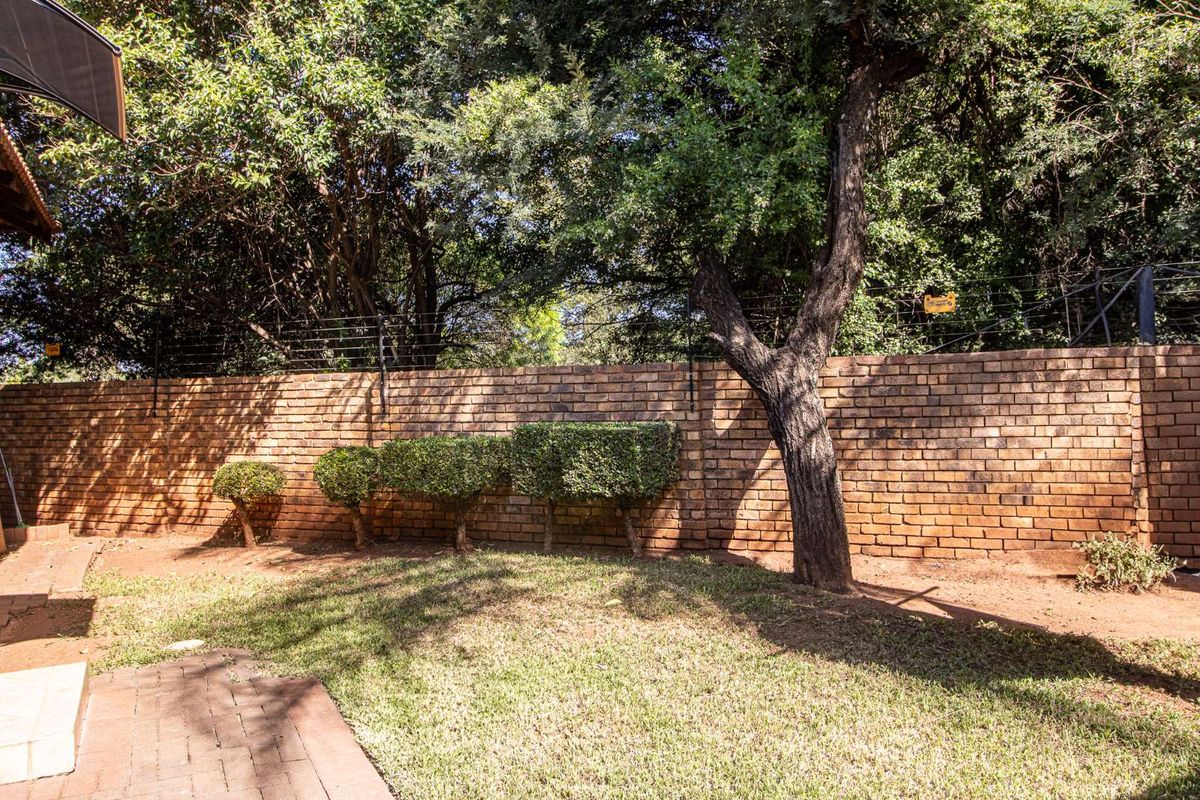 Townhouse For Sale in Doornpoort - Photo 3