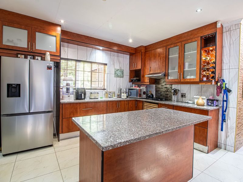 Townhouse For Sale in Doornpoort - Photo 9