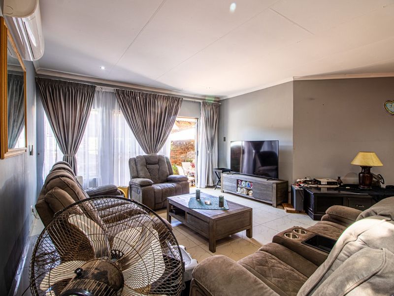 Townhouse For Sale in Doornpoort - Photo 7