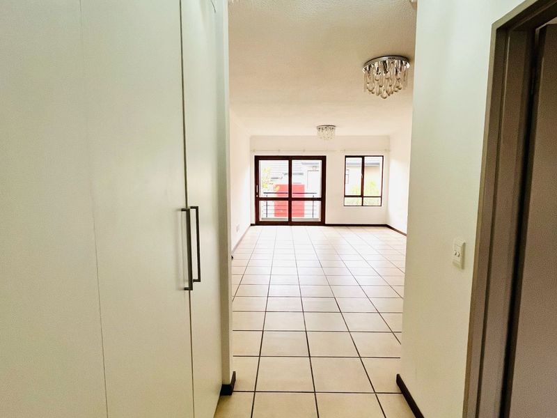 Apartment For Sale in Lonehill - Photo 3