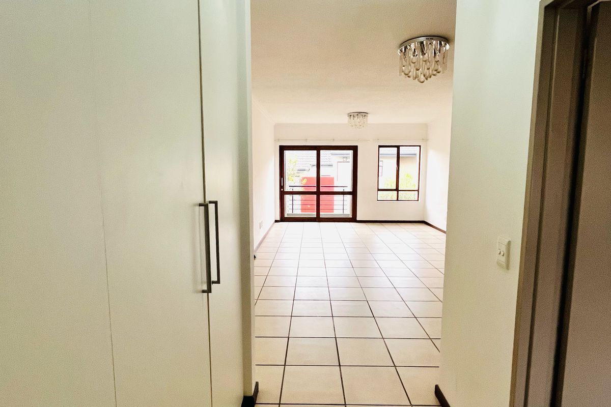 Apartment For Sale in Lonehill - Photo 3