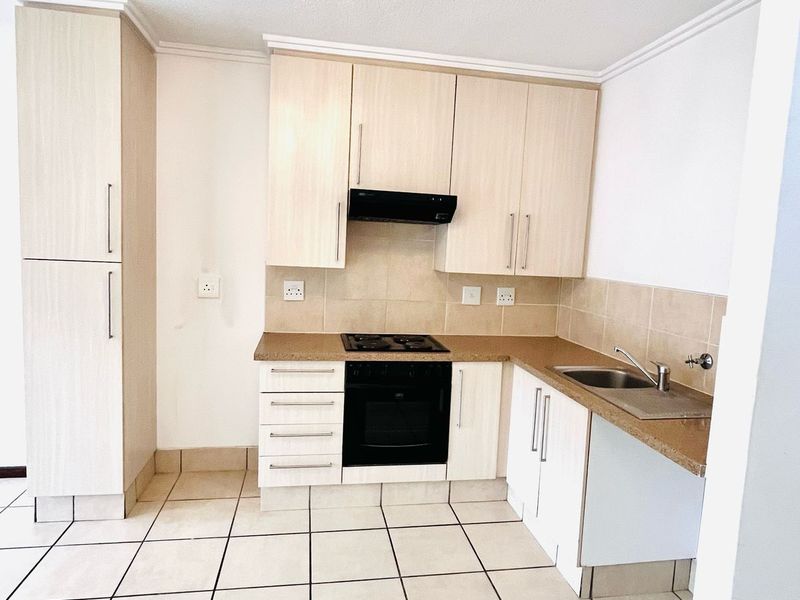 Apartment For Sale in Lonehill - Photo 5